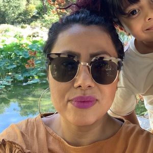 Meet your Posher, Roxy